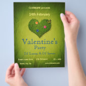 Herzgestalterischer Rasen Valentinstag Party Flyer (Hand)