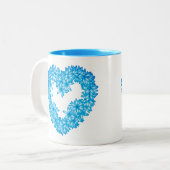 Herzgestreibender Kranz von Blume, Pastel Blau Zweifarbige Tasse (Vorderseite Links)