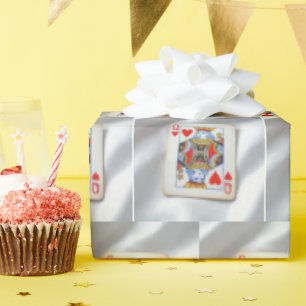 Herzkönigin auf weißem Satinstoff Geschenkpapier