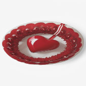 Herzkranz mit hellen roten Herzen Pappteller (Schrägansicht)