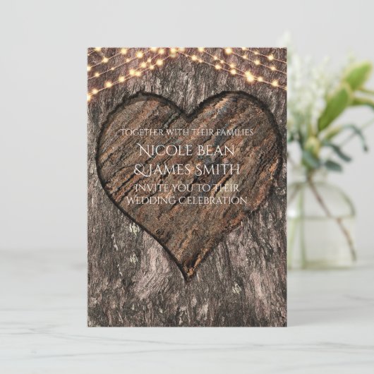 Herzlich begehter Tree Trunk Rustikale Hochzeitsei Einladung (Stehend Vorderseite)