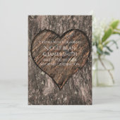 Herzlich begehter Tree Trunk Rustikale Hochzeitsei Einladung (Stehend Vorderseite)