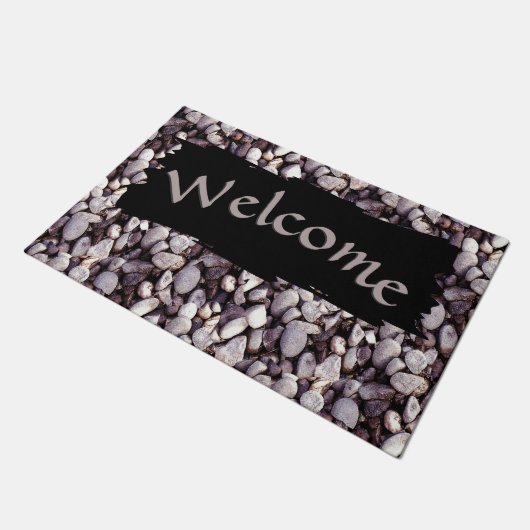 Herzlich Willkommen bei Tiny Pebbles Fußmatte (Schrägansicht)