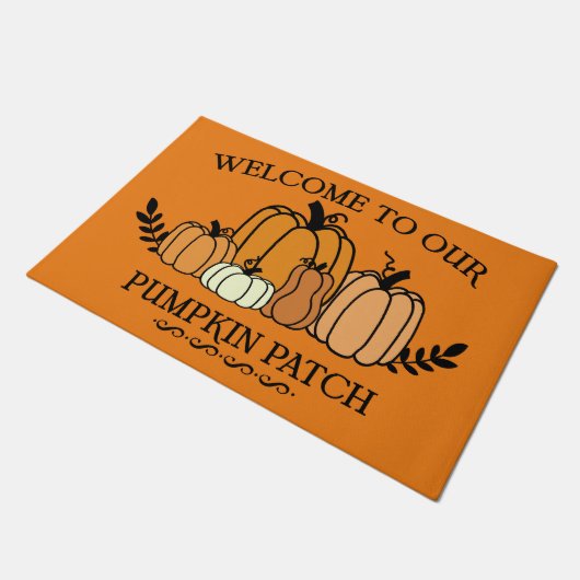 Herzlich willkommen bei unserem Pumpkin Patch Door Fußmatte (Schrägansicht)