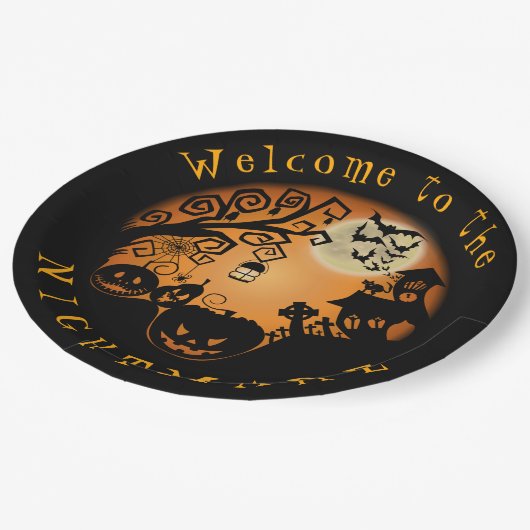 Herzlich willkommen im Albtraum Halloween Pumpkin  Pappteller (Schrägansicht)