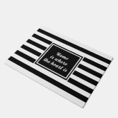 Herzlich willkommen in Style Black & White Strip P Fußmatte (Schrägansicht)