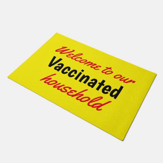 Herzlich willkommen in unserem geimpften Haushalt Fußmatte (Schrägansicht)