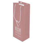 Herzlich Willkommen in unserer Hochzeitsdusty-Rose Geschenktüte Für Weinflaschen (Vorderseite Schrägansicht)