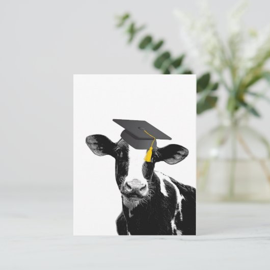Herzlichen Glückwunsch Abschluss Funny Cow in Cap Postkarte (Stehend Vorderseite)