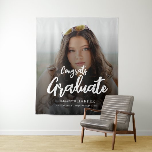 Herzlichen Glückwunsch Absolvent Brush Script Foto Wandteppich (Beispiel)