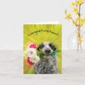 Herzlichen Glückwunsch! Glücklicher Hund mit Blume Karte (Gelbe Blume)