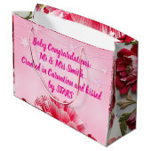 Herzlichen Glückwunsch Herrn & Frau [Name] Ein Sou Große Geschenktüte (Rückseite Schrägansicht)