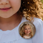 Herzlichen Glückwunsch zum Geburtstag Personalisie Button<br><div class="desc">Personalisieren Sie diese Geburtstagskarte,  indem Sie dem Knopf Geburtstag glücklich,  im personalisierten Bereich das Bild,  den Namen und das Geburtstagsalter Ihres Kindes hinzufügen. Sehr niedlich für die Gäste,  bei jemandem Geburtstagsfeier zu tragen. Auch hilft,  zu identifizieren,  wer Teil der Geburtstagsparty,  wenn in der Öffentlichkeit.</div>