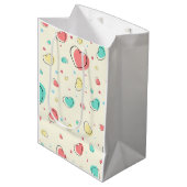 Herzmuster - Design der Niedlichen Liebe Mittlere Geschenktüte (Vorderseite Schrägansicht)