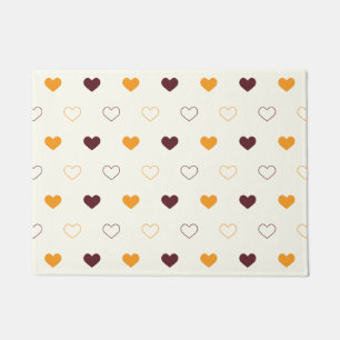 Herzmuster mit orangefarbenen und braunen Herzen Fußmatte