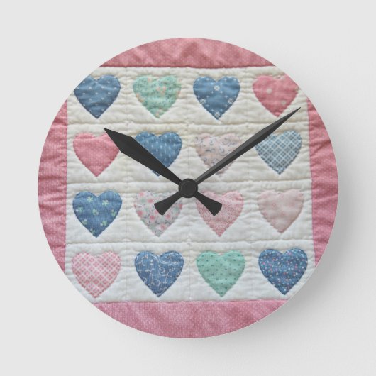 Herzquilt Runde Wanduhr (Vorderseite)