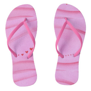 Herzspur auf gemischten rosa FlipFlops Badesandalen