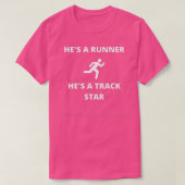 Hes A Runner hat einen Trackstar T-Shirt (Design vorne)