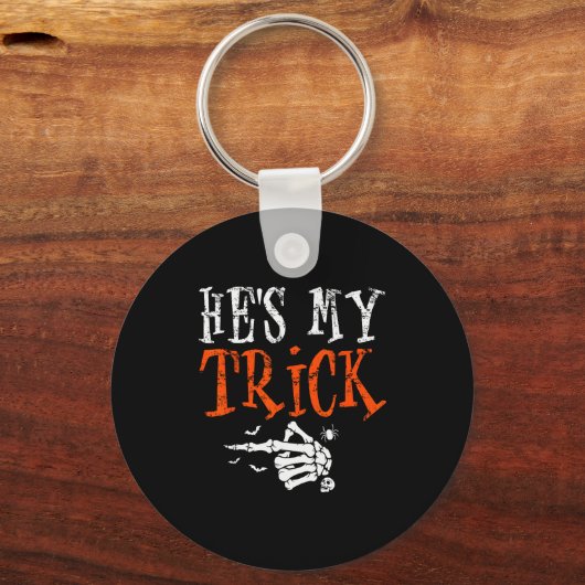 He's My Trick Halloween Matching Couple Funny Girl Schlüsselanhänger (Vorderseite)