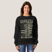 He's Not Just A Veteran He Is My Grandpa Veterans Sweatshirt (Vorne ganz)