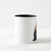 Heulender Dobermann, Nahaufnahme Tasse (Zentrum)