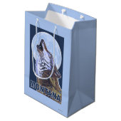 Heulendes MontanaWolf Mittlere Geschenktüte (Rückseite Schrägansicht)