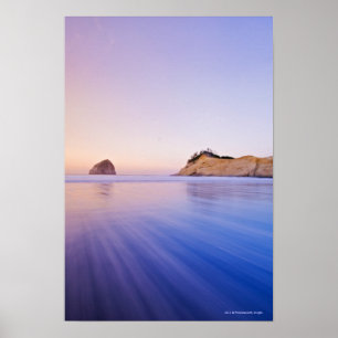 Heuschober-Felsen an Dämmerung unscharfen blauen Poster