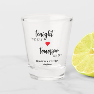 Heute Abend essen wir, morgen machen wir Probe Abe Schnapsglas