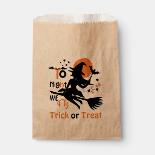 Heute Abend fliegen wir Halloween-Hexe auf einem B Geschenktütchen