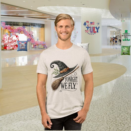 Heute Abend fliegen wir Halloween Tri-Blend Shirt