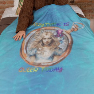 Heute ist alles Que - Alice im Wunderland Fleecedecke
