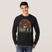 Heute ist der Leopard-Boho-Regenbogen eines Kernsp T-Shirt (Vorne ganz)