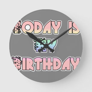 Heute ist mein Geburtstag Baby Pink Art Print Runde Wanduhr