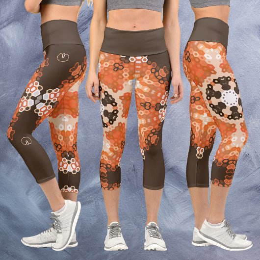 Hex Mandala Orange White und Brown Capri Leggings