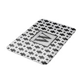 Hex Tile Print Monogram Bath Mat Badematte (Schrägansicht)