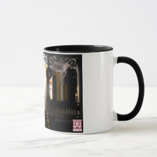 Hexagon-Haus-Portal nachts Tasse