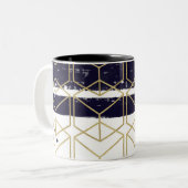 Hexagon Modern Navy Blue Gold Geometric Glam Zweifarbige Tasse (Vorderseite Links)
