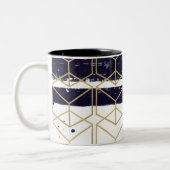 Hexagon Modern Navy Blue Gold Geometric Glam Zweifarbige Tasse (Links)