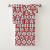 Hexagonal Kimono Print, Rot und Grau / Grau Badhandtuch Set (Insitu)