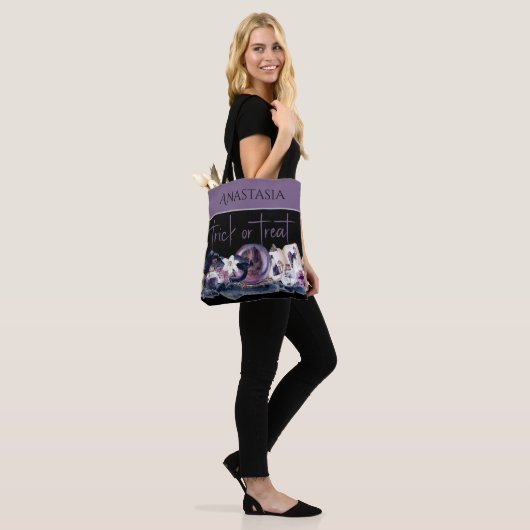 Hexchy Elegance Wiederverwendbares Halloween Tasche (Am Model)