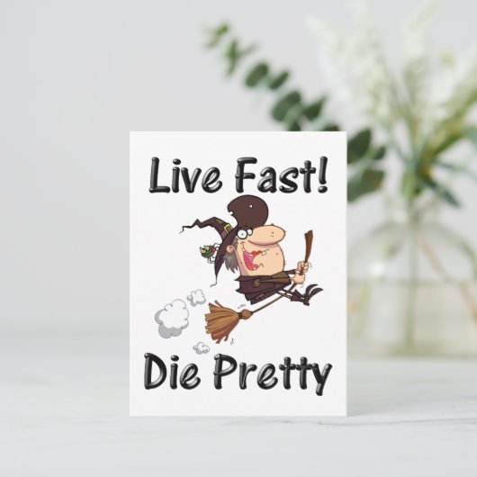 Hexe auf Besen mit Text Postkarte (Stehend Vorderseite)