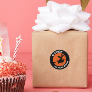 Hexe auf Broom Runder Aufkleber