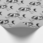 Hexe auf Broomstick mit Katze und Fledermaus schwa Geschenkpapier (Ecke)