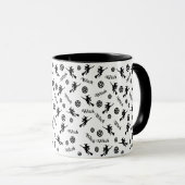 Hexe auf einem Besen und Pentagrammen Tasse (VorderseiteRechts)