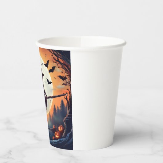 Hexe auf einem Broomstick im Mondschein mit Fleder Pappbecher (Links)