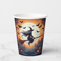 Hexe auf einem Broomstick im Mondschein mit Fleder