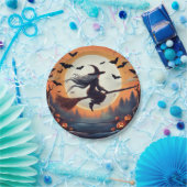 Hexe auf einem Broomstick im Mondschein mit Fleder Pappteller (Party)