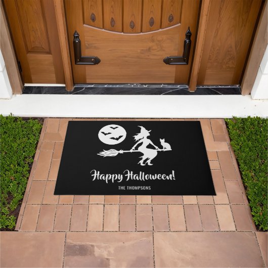 Hexe auf einem schwarzen und weißen Halloween Fußmatte (Außenbereich)