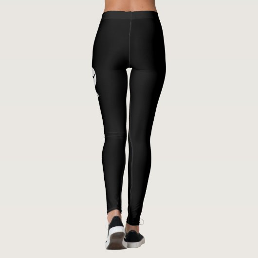 Hexe auf einem schwarzen und weißen Halloween Leggings (Rückseite)