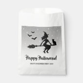 Hexe auf einem silbergrauen und schwarzen Hallowee Geschenktütchen (Vorderseite)